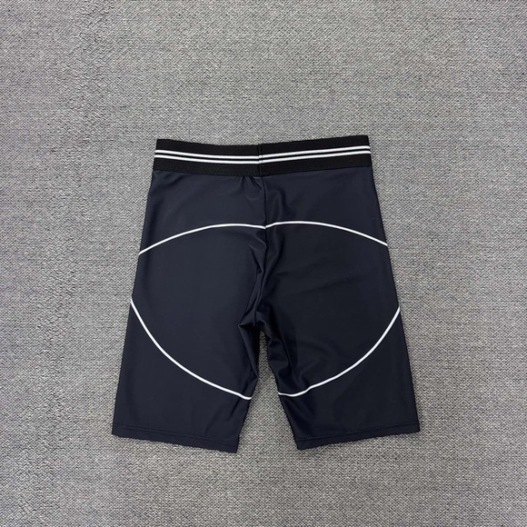 ALO Yoga Black Sports Bra - Picture 4 of 6